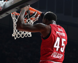 Το εντυπωσιακό alley-hoop κάρφωμα του Χολ από πάσα του Γουόκαπ (video)