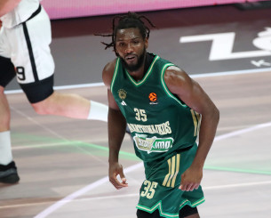 Η λέξη προσαρμογή δεν βρίσκεται στο λεξιλόγιό του: Ο Manimal ξεσήκωσε ξανά το T-Center (video)