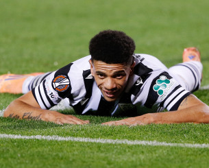 Ο Τάισον απείλησε με κεφαλιά, η μπάλα πέρασε λίγο άουτ (video)