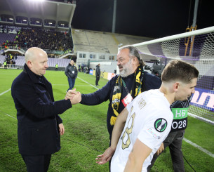 «Ψηλώνει» ξανά