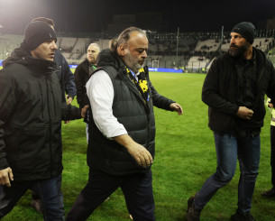 Ο Μάριος Ηλιόπουλος διέσχισε όλο το γήπεδο για να πάει στα αποδυτήρια της ΑΕΚ (photos)