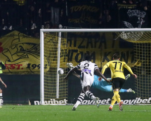 Ο Αθανασιάδης έπιασε το πέναλτι του Ντεσπόντοφ (video)