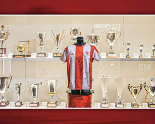 «Γεννημένη στο λιμάνι, πλεγμένη με θρύλους»: Η επετειακή φανέλα του Ερασιτέχνη Ολυμπιακού (video)