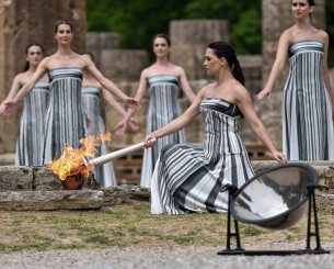 Πως ανάβει η Ολυμπιακή Φλόγα στην Τελετή Αφής στην Αρχαία Ολυμπία