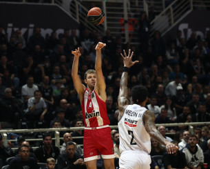 Εκτός για τον Ολυμπιακό με Κολοσσό ο τραυματίας Βεζένκοφ