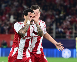 «Χάθηκε» η μπάλα και ο Ολυμπιακός άνοιξε το σκορ με τον Τσικίνιο (video)