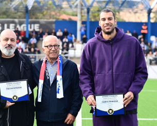 Τιμήθηκε ο Πρίντεζης πριν τη σέντρα του Ελλάς Σύρου - Ολυμπιακός