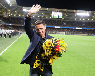 Συγκίνηση στη Νέα Φιλαδέλφεια: Η ΑΕΚ τίμησε τον Μανόλο Χιμένεθ!