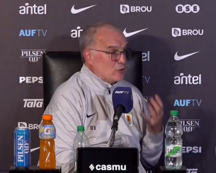 Το απόλυτο χάος στην Ουρουγουάη με Μπιέλσα - «Είμαι τοξικός αλλά δεν πρόκειται να παραιτηθώ»