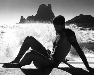 Απίθανη ιστορία για τον γόη των γηπέδων: «Τον πλησίασαν πέντε κοπέλες στο κλαμπ, έφυγε μαζί τους και επέστρεψε μετά από ώρες εξαντλημένος»