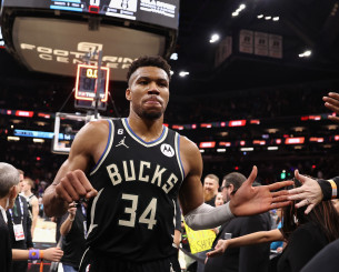 Ο Αντετοκούνμπο δημιούργησε... ερωτηματικά: Έσβησε τις αναρτήσεις του με τους Μπακς και άναψε «φωτιά»!