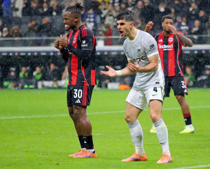 Ψυχρολουσία στο φινάλε για τη Βόλφσμπουργκ - Ισοφαρίστηκε στο 96' από την Άιντραχτ