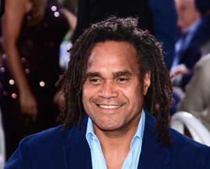 Σπουδαία διάκριση για τον Καρεμπέ - Τιμήθηκε με το βραβείο Golden Foot Legend