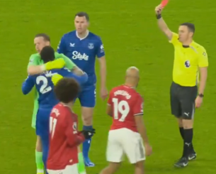 Αδιανόητη αποβολή στο Γιουνάιτεντ - Έβερτον: Ο Γκέιγ χαστούκισε συμπαίκτη του (video)