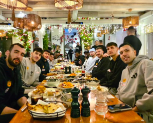 Η αποστολή του Παναθηναϊκού δείπνησε στο εστιατόριο «Raya» της Μυκόνου
