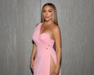 Η πρώην σύζυγος του Πίπεν σοκάρει: Εμφανίστηκε χωρίς εσώρουχα και με έναν άνδρα 20 χρόνια νεότερό της (photo)