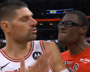 Ο Βούτσεβιτς... έσπρωχνε τον συμπαίκτη του που ήθελε να πανηγυρίσει τη νίκη των Μπουλς (video)