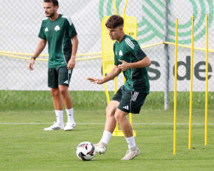 «Σεσημασμένος σκόρερ»: Ποιος είναι ο 16χρονος Νεμπής που πήρε ο Μπενίτεθ στην αποστολή του Παναθηναϊκού