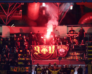 Τιμωρία μιας αγωνιστικής στην ΑΕΚ για το καπνογόνο που άναψε στο παιχνίδι με τον Παναθηναϊκό