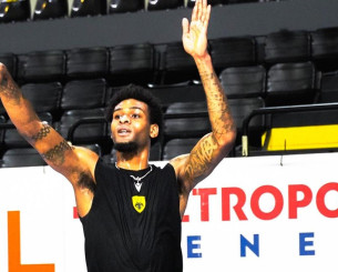 Λίγες πιθανότητες για Μπράουν στην ΑΕΚ κόντρα στον Ολυμπιακό