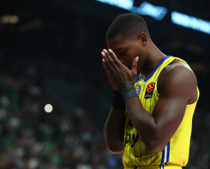 Ο απίθανος λόγος για τον οποίο αποβλήθηκε ο Λόνι Ουόκερ στο Ντουμπάι - Μακάμπι Τελ Αβίβ