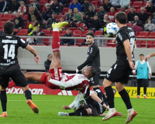 Με «ψαλιδάκι» και κεφαλιά από τον Ελ Κααμπί τα πρώτα δύο γκολ του Ολυμπιακού κόντρα στον ΟΦΗ (video)