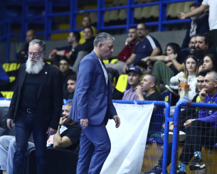 Αποβλήθηκε ο Παπαθεοδώρου έπειτα από τρεις τεχνικές ποινές στον πάγκο του Αμαρουσίου