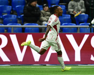 Ο Μάρτινς σκοράρει από απίθανη γωνία και ο Ολυμπιακός ανοίγει το σκορ στο Καζακστάν (video)