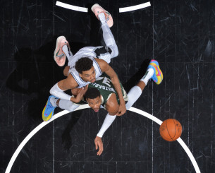 O άνθρωπος-κλειδί που οι Σπερς προσεγγίζουν για να «κλέψουν» τον Αντετοκούνμπο από τους Μπακς