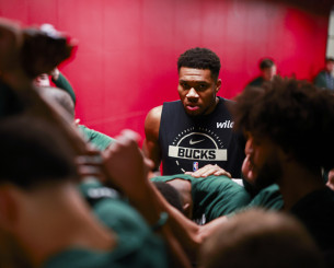 Αυτή είναι η οπτική του Αντετοκούνμπο: «Άλλοι βλέπουν πόρτα και θέλουν να φύγουν, εκείνος βλέπει τοίχο...»