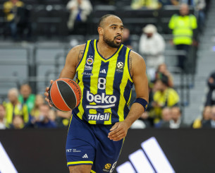 Η Φενέρ πήρε το ντέρμπι κόντρα στην Εφές πριν τον Παναθηναϊκό