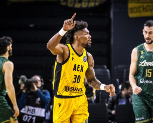 Ο Σίλβα ξεσήκωσε τον κόσμο της ΑΕΚ με εμφατικό κάρφωμα (video)