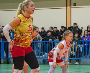 Εννιάχρονη έπαιξε σε αγώνα της Α2 βόλεϊ γυναικών στη Σκόπελο