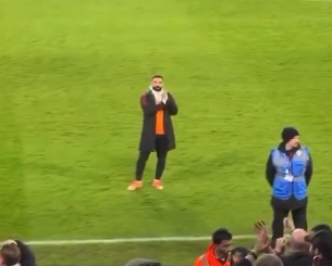 Η στιγμή που ο Σαλάχ αποχαιρετά αποσβολωμένος τους οπαδούς της Λίβερπουλ (video)