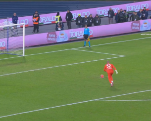 Τρομερό - Ο τερματοφύλακας της Νάπολι εκτέλεσε πέναλτι που ξεπέρασε τα 130 χιλιόμετρα την ώρα!