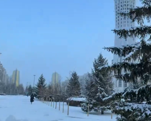 «Είναι απίθανο αυτό που συμβαίνει» - Δυνατός αέρας, έντονη χιονόπτωση και -30 βαθμούς Κελσίου πριν το Καϊράτ - Ολυμπιακός (video)