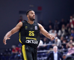 Στη Μύκονο ο Τζάστιν Μπριγκς