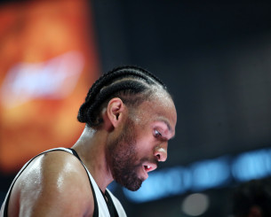 Έντονες αποδοκιμασίες για Πάρκερ και Τζόουνς πριν το Παρτίζαν - Μακάμπι