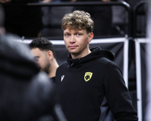 Ετοιμάζεται για επιστροφή ο Κουζμίνσκας, τα δεδομένα με Μπράουν στην ΑΕΚ