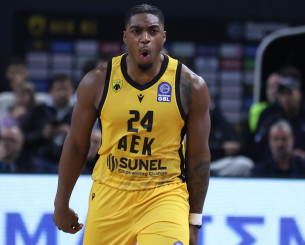 Ο Φρανκ Μπάρτλεϊ στο Athletiko: «Έπρεπε να βγω μπροστά για την ΑΕΚ, ο Σίλβα είναι συγκεντρωμένος εδώ»