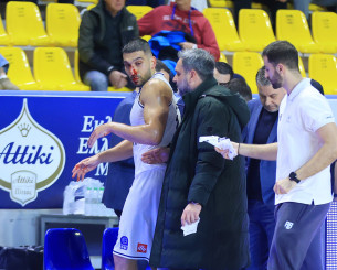 Συγκρούστηκε άσχημα ο Κασελάκης με τον Σάλας - Υπέστη κάταγμα στη μύτη