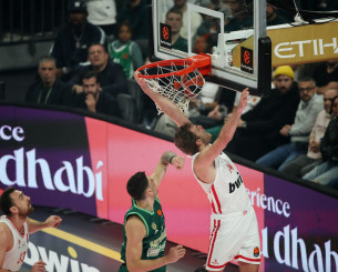 Το εντυπωσιακό κάρφωμα του Βεζένκοφ στο τρίτο δεκάλεπτο (video)