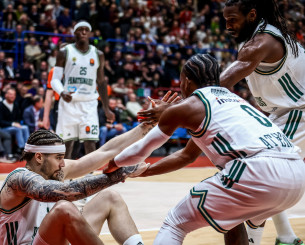 …και όλοι για έναν!