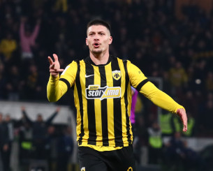 Με κεφαλιά του Γιόβιτς το 2-1 της ΑΕΚ (video)