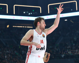 Θριάμβευσε με την προσωπικότητα και το... δικό του μπάσκετ