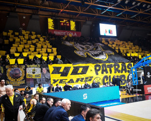 Δυναμική παρουσία του κόσμου της ΑΕΚ στην Πάτρα (video)