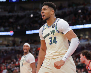 Ο Γιάννης επέστρεψε και οδήγησε τους Μπακς στη νίκη κόντρα στους Μπουλς