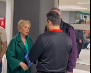 Θερμός εναγκαλισμός ανάμεσα στη Δέσποινα Γιαννακοπούλου και τον Δημήτρη Ιτούδη (video)