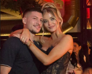 Κιτρινόμαυρα γενέθλια για τον Γιόβιτς: Έσβησε κεράκια σε τούρτα της ΑΕΚ (video)