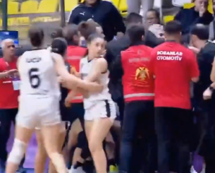 Σοβαρά επεισόδια σε αγώνα γυναικείου πρωταθλήματος στην Τουρκία - Έφυγε με το φορείο αθλήτρια (video)